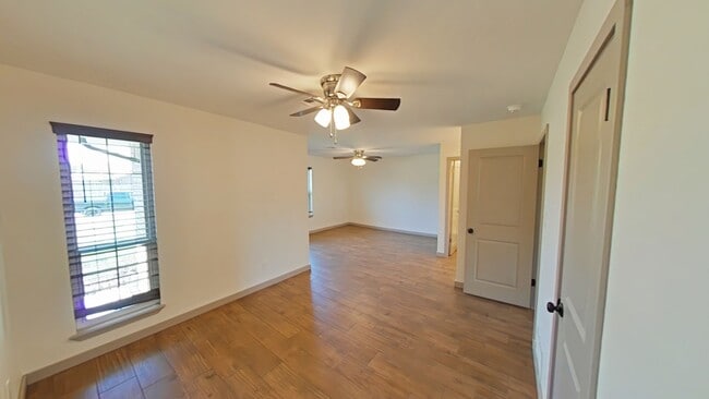 Building Photo - 5222 NW Ashby Ave