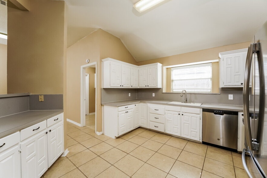 Building Photo - 7921 Wayne Way