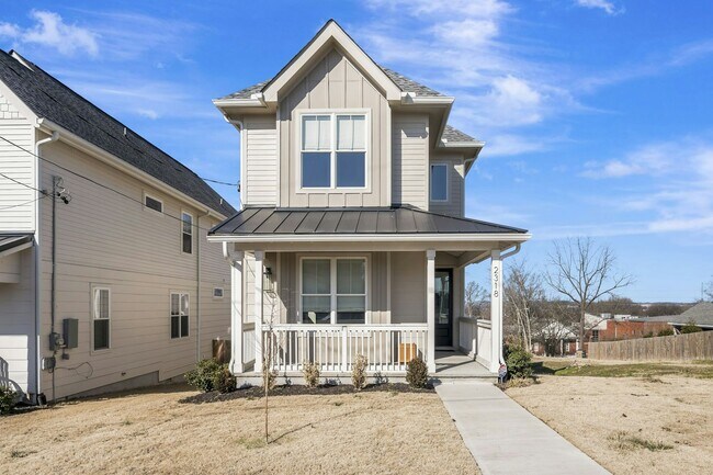 Building Photo - 2318 Batavia St