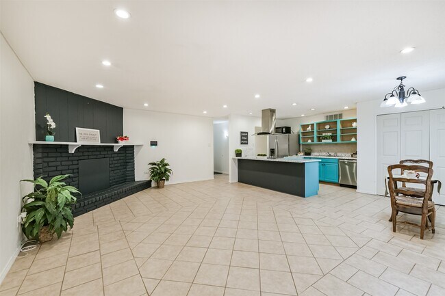 Building Photo - 24426 Rockin 7 Dr