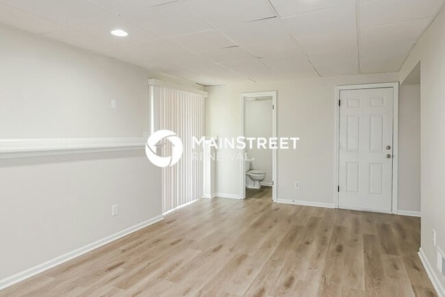 Building Photo - 3 Bedroom Pet-Friendly Home in KANSAS CITY, MO with Main Street Renewal