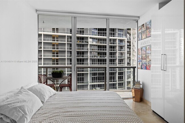 Building Photo - 495 Brickell Ave