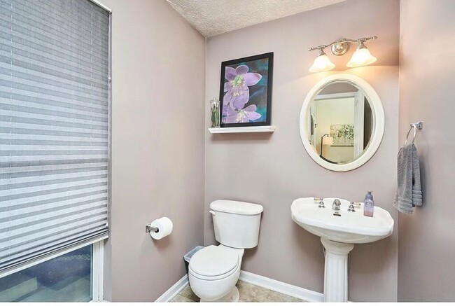 Building Photo - Price drop until June 30th! 3 bedroom 2.5 ...
