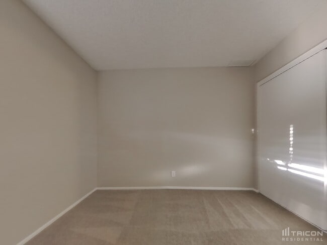 Building Photo - 3932 W Gelding Dr