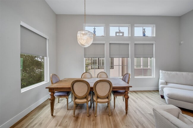 Building Photo - 814 Thornton Rd