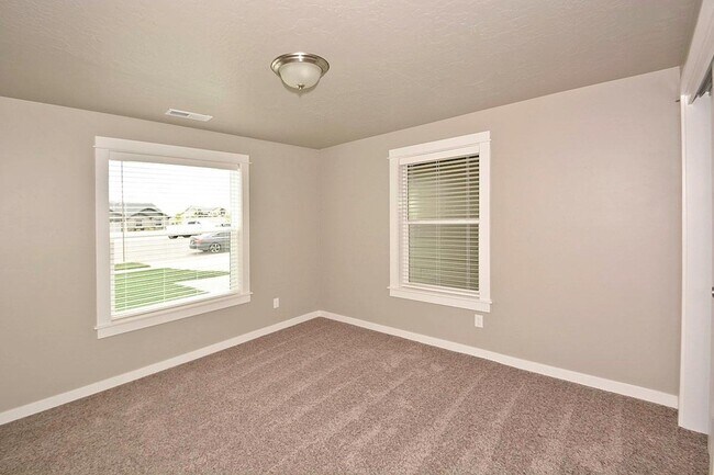 Building Photo - Single Level 3 Bedroom 3 Bathroom Home in South Meridian