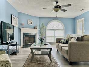 Building Photo - 412 Rivertree Ln