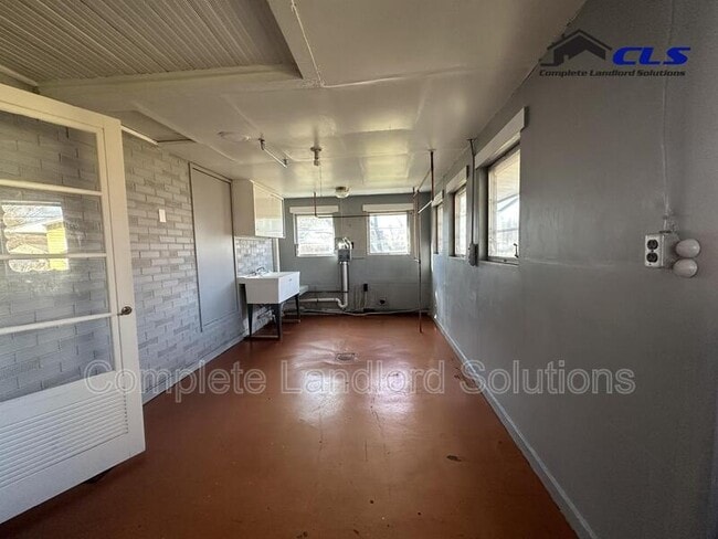 Building Photo - 1516 Woodley Ave