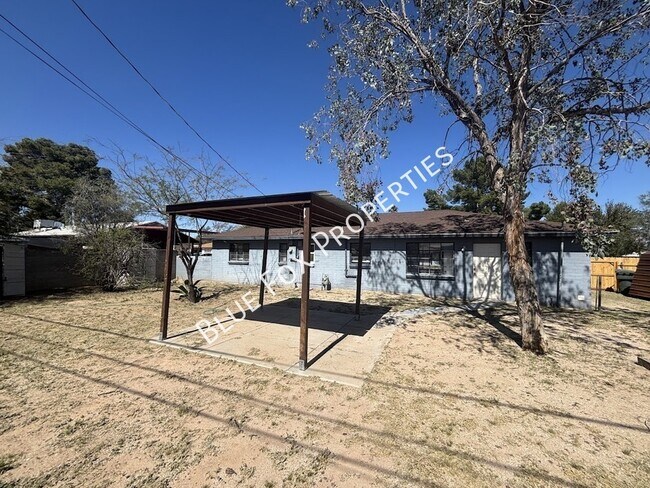 Building Photo - 5674 E Eastland St