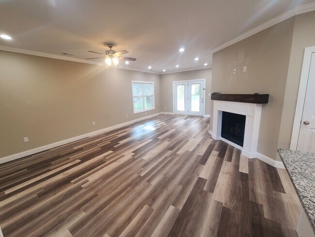 Building Photo - The Blandville - 2 bedroom- 2 bath
