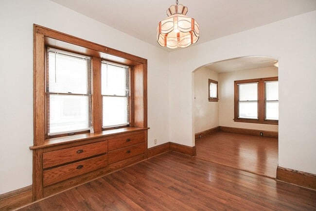 Building Photo - $1255 Two bedroom home with garage