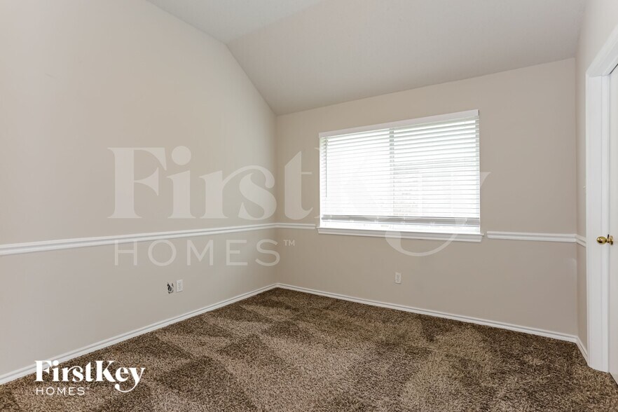 Building Photo - 312 Camp Creek Dr