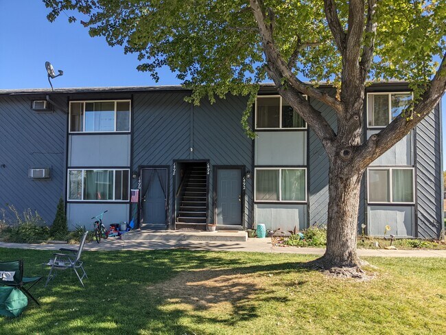 Primary Photo - 1494 Travis Pl