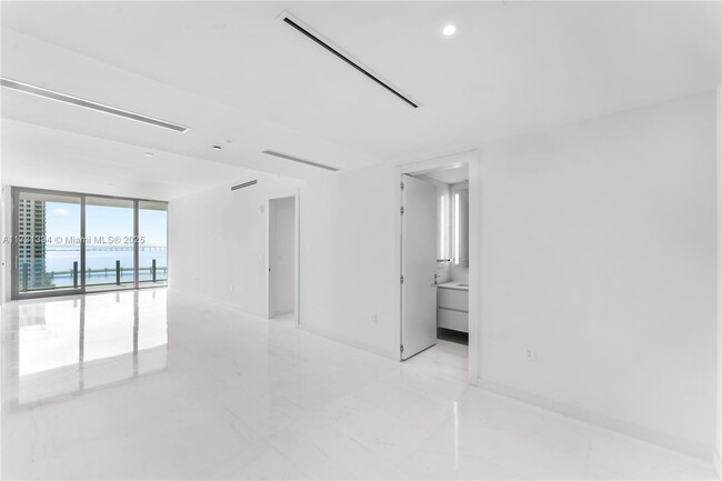 Building Photo - 300 Biscayne Blvd Way