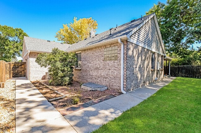 Building Photo - 2586 E 125th Pl