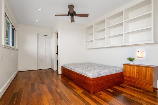 Building Photo - Beautiful Custom Built Home in Wailuku Heights, 2 Bed/3 Bath with Flex Room, Magnificent Ocean/Mo...
