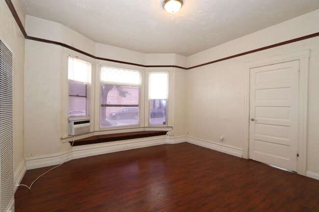 Building Photo - 3907 Chestnut St