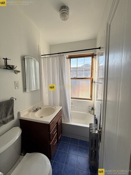 Building Photo - 52 Strathmore Rd