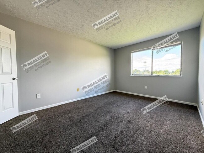 Building Photo - 908 Amhurst Dr