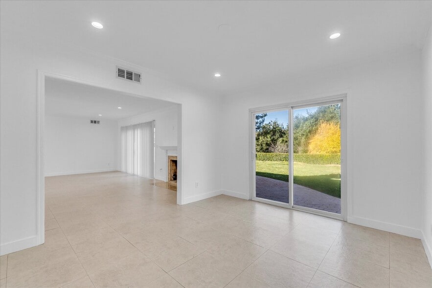 Building Photo - 8201 Clemens Ave