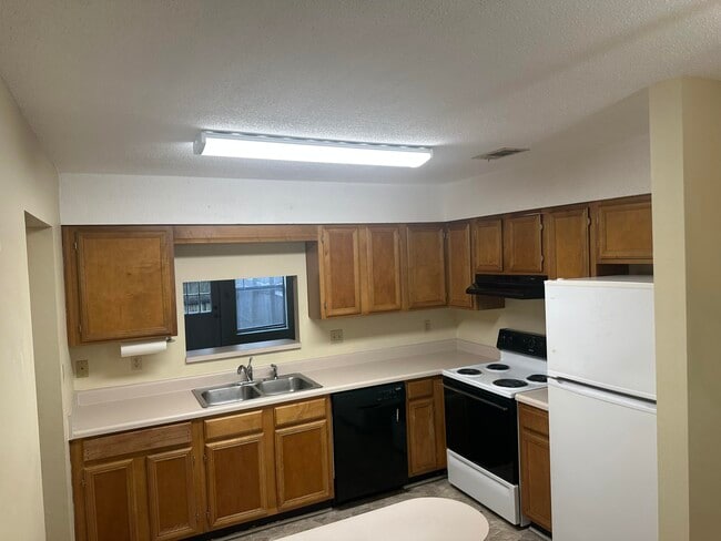 Building Photo - 415 Waterway Ln