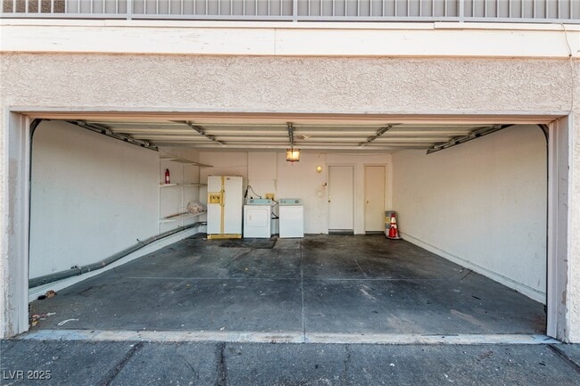 Building Photo - 100 S Crestline Dr