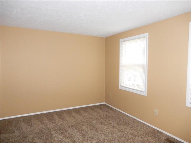 Building Photo - 280 Quail Run Rd