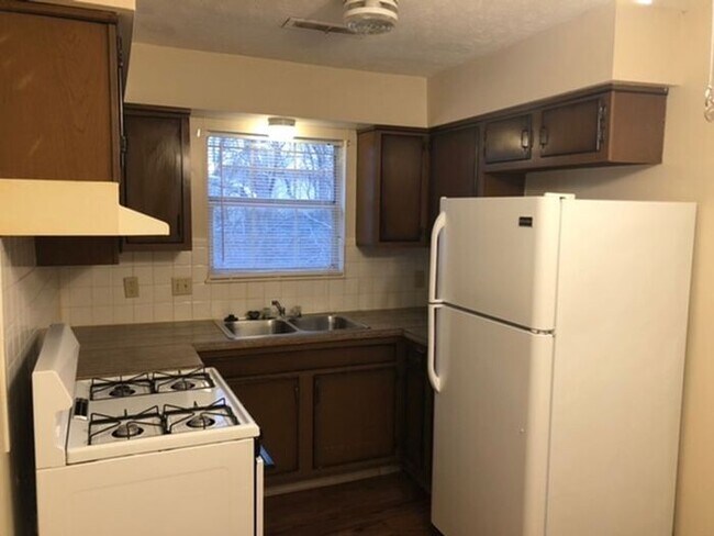 Building Photo - Wilmich Apartments, Akron OH - 1bed/1bath