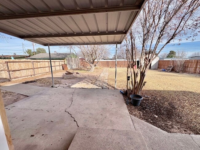 Building Photo - Charming 2 Bedroom, 1 Bath Home with Spacious Yard!