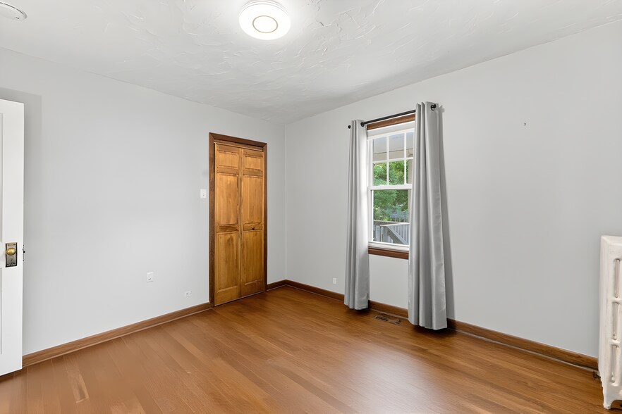 Building Photo - 99 Thorndike St
