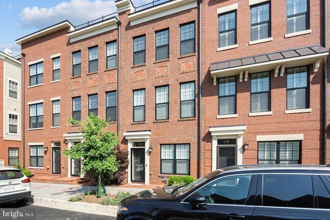 Building Photo - 621 Parkside Pl NE