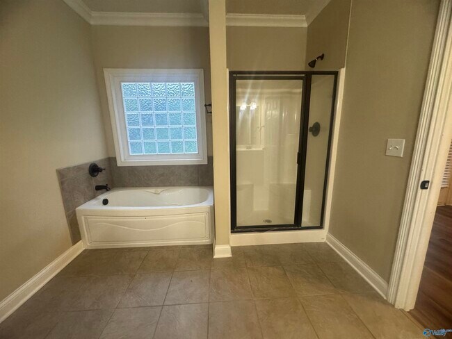 Building Photo - 210 Treetop Dr SE