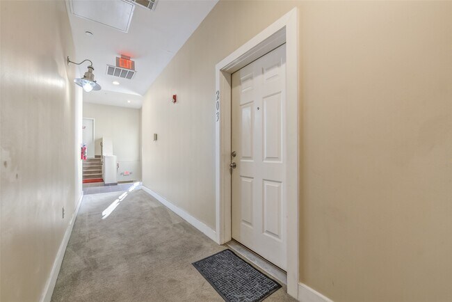 Building Photo - 2309 Harborside Dr