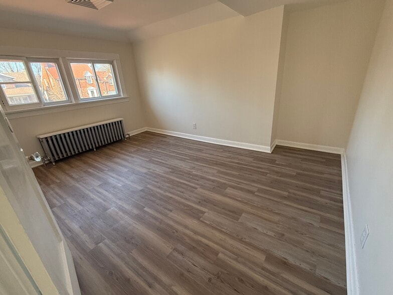 upstairs bedroom #1 - 3068 Bellerive Dr