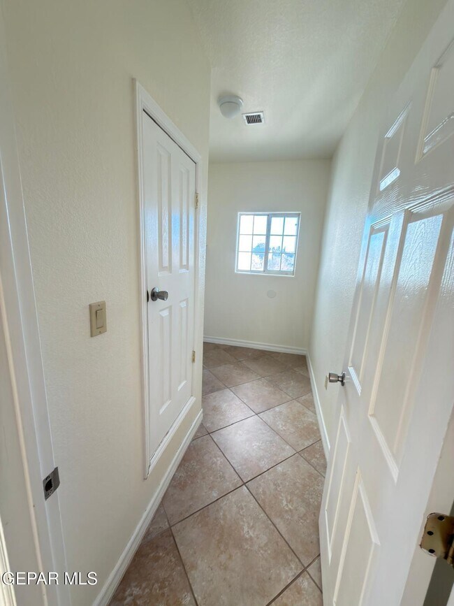 Building Photo - 5466 Buffalo Creek Dr