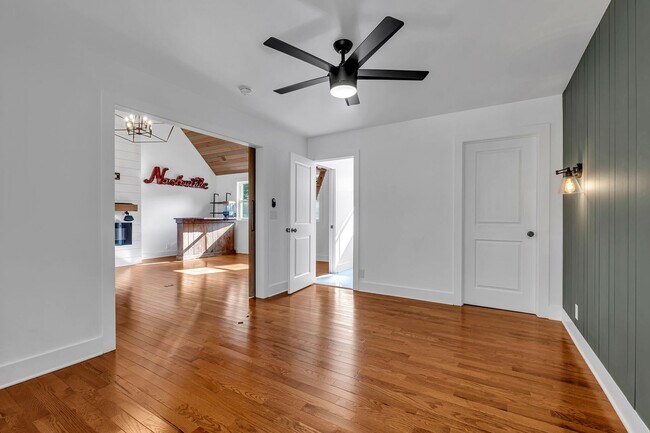 Building Photo - Great price for a huge house! CHARMING Sylvan Heights home 4 Bed 4 Bath. Beautiful private backya...