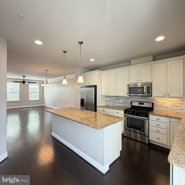 Building Photo - 35 Meridian Ln