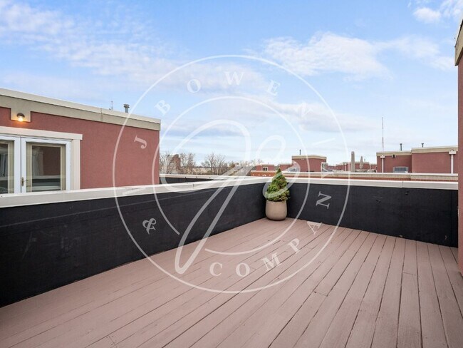 Building Photo - "Elegant and Spacious 3-Bedroom home on 4 levels in the heart of Downtown Toledo with amazing vie...