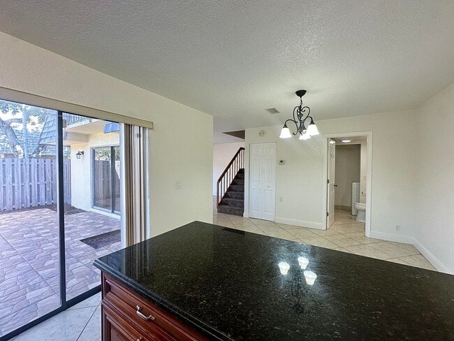 Building Photo - 208 Lake Arbor Dr