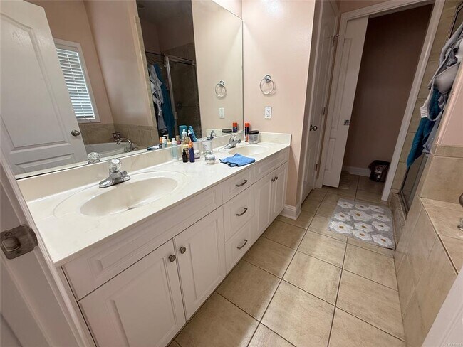 Building Photo - 9832 Helmsley Cir