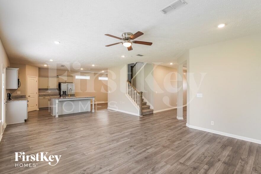 Building Photo - 1924 Albarado Trl