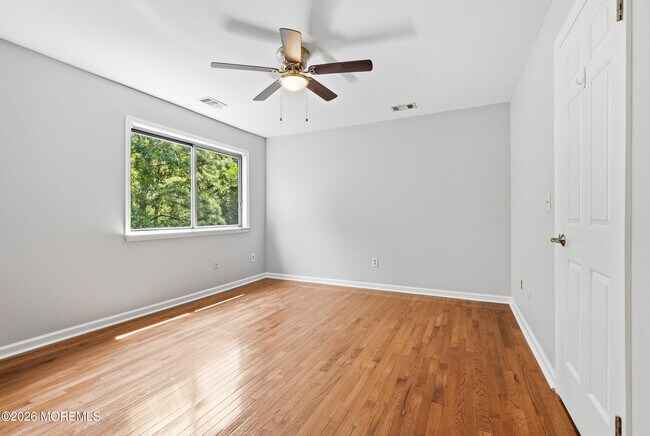 Building Photo - 802 Alpine Trail