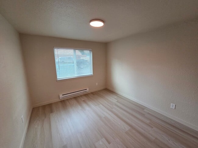 Building Photo - Newly Remodeled Two Bed One Bath Unit in the Heart of Sultan