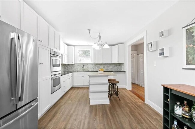Building Photo - Quintessential Northside House