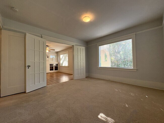 Building Photo - Charming 2-Bedroom Home with Spacious Back...