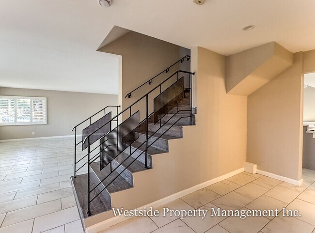 Building Photo - 8100 W 83rd St