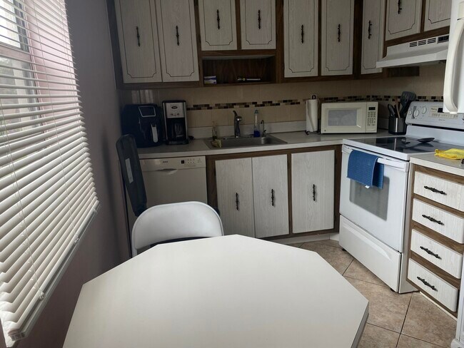 Building Photo - 809 Normandy Trail