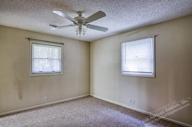 Building Photo - Central Hot Springs Village/Home/Unfurnished
