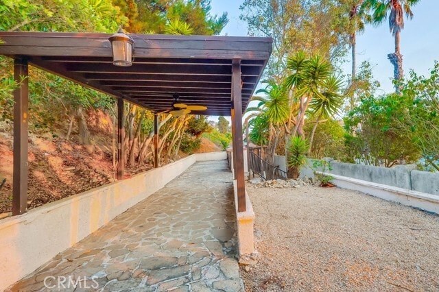 Building Photo - 3554 Seaglen Dr