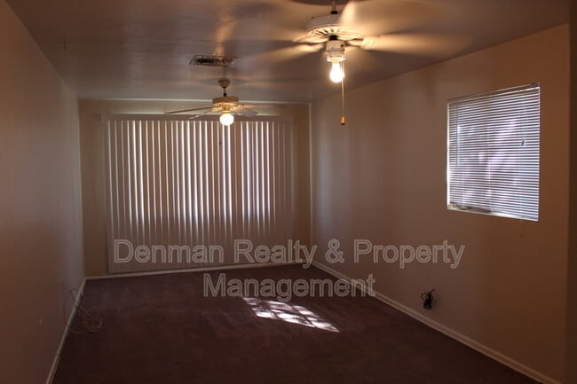 Building Photo - 910 S Una Ave